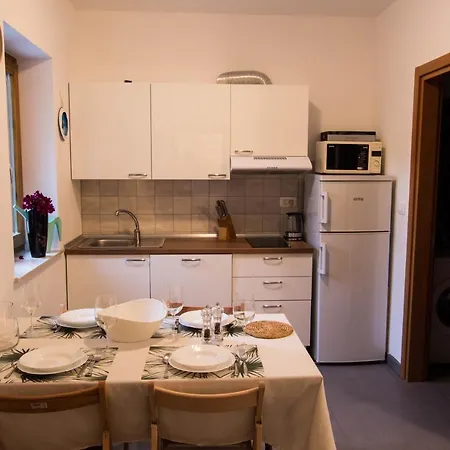Apartment Lucia *